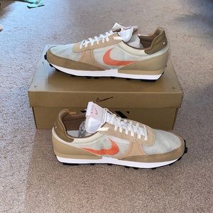 Nike 354 Never worn, mens size 9.5, mesh shoe